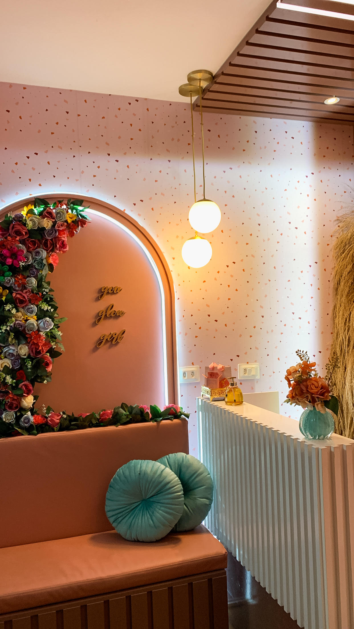 Ambiente claro e aconchegante do estúdio.